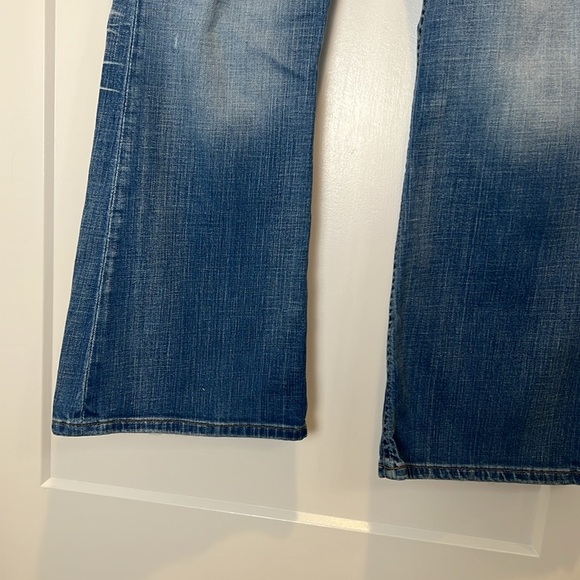 BKE Blue Flare Wide Leg Jeans with Classic Denim Style size 32x29 1/2. - Picture 3 of 9
